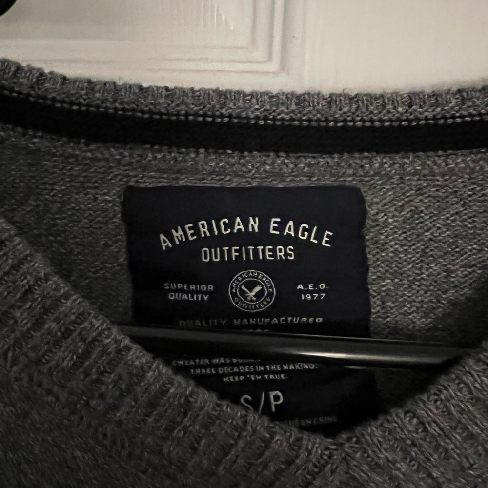 Mens Sz Small American Eagle V neck sweater